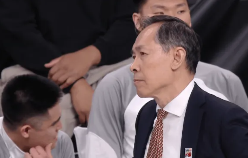 欧博体育-只赢江苏4分！许利民用人+战术引众怒，斯佩尔曼受伤后周琦累垮！