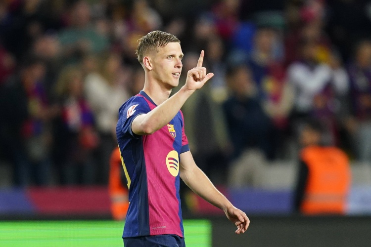 直挂死角！欧冠官方：奥尔莫重炮远射当选本轮次日最佳进球